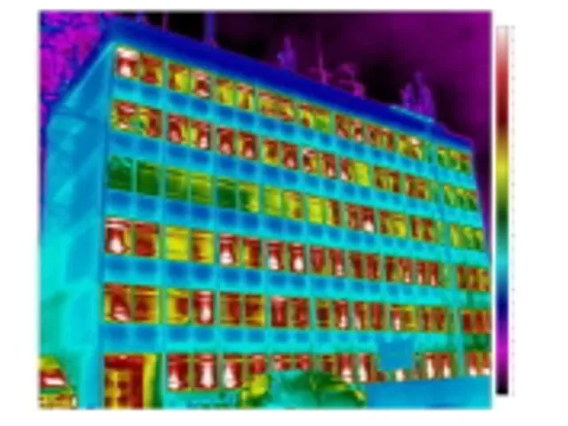 Thermal image of County Hall before old windows were replaced with new energy-efficient windows (red areas in the image show heat loss)